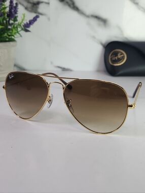 Ray-Ban Sunglasses. Gold Aviator, Brown Lenses. RB3025 58mm